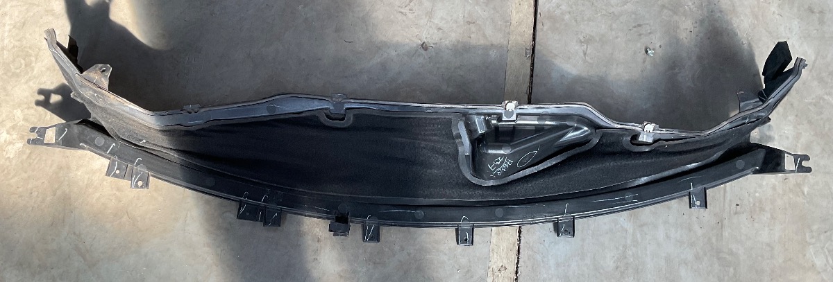 FIGO LOWER WINDSCREEN COWLING