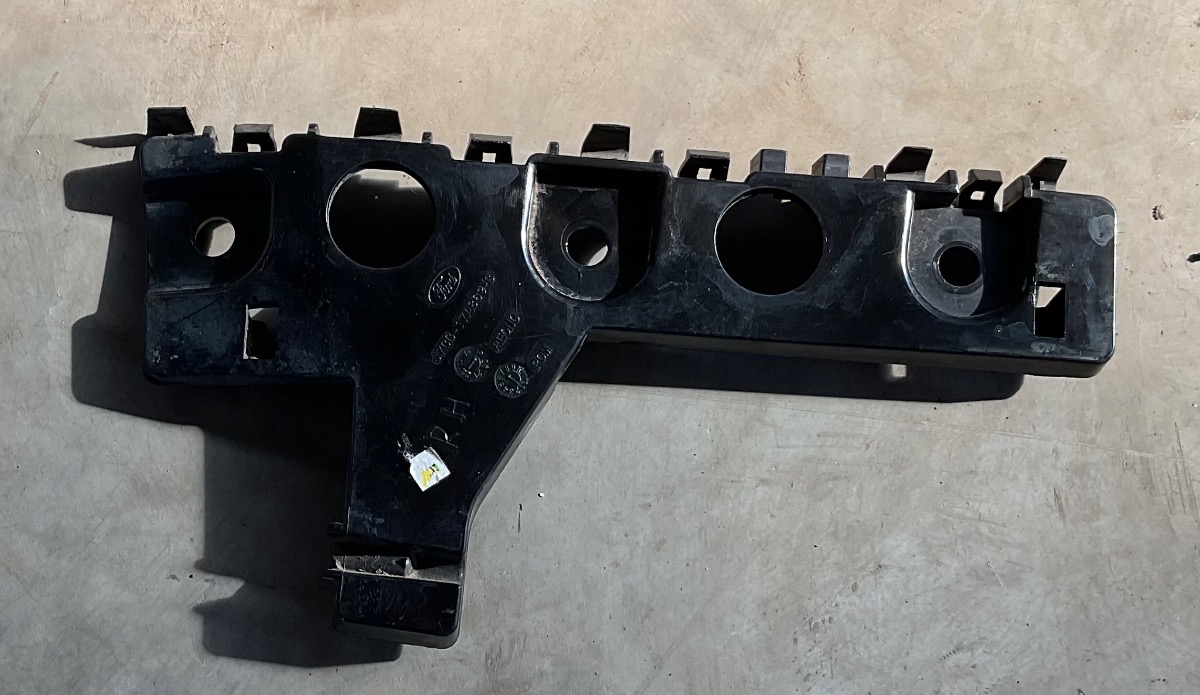 FIGO RIGHT FRONT BUMPER BRACKET