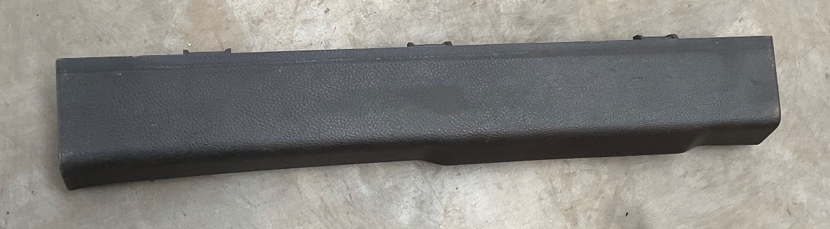 FIGO RIGHT INNER SILL TRIM