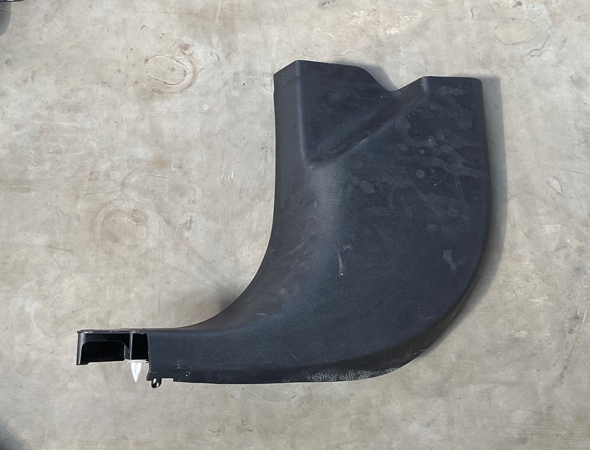 FIGO LEFT FRONT KICK PANEL TRIM