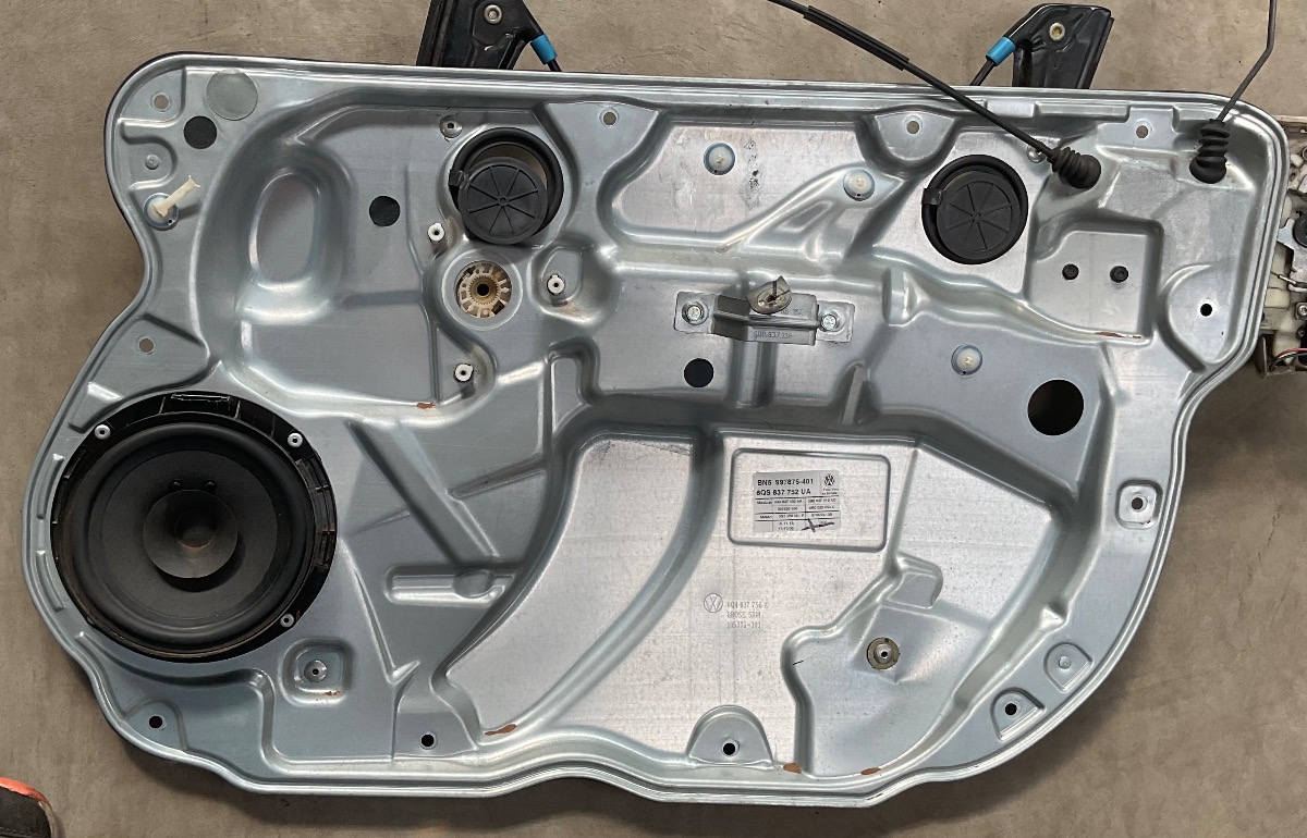 POLO VIVO DOOR WINDOW REGULATOR RIGHT FRONT