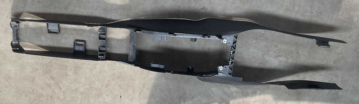 POLO VIVO CENTRE CONSOLE TRIM