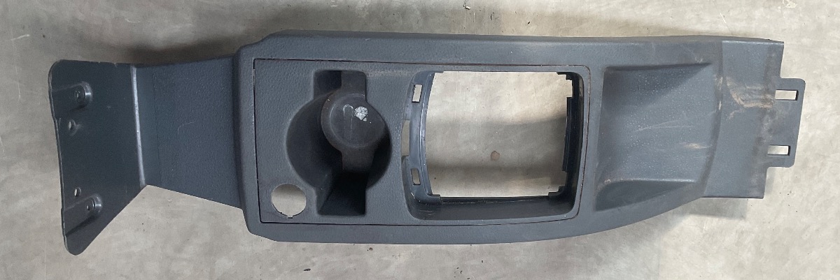 POLO VIVO CENTRE CONSOLE UPPER TRIM