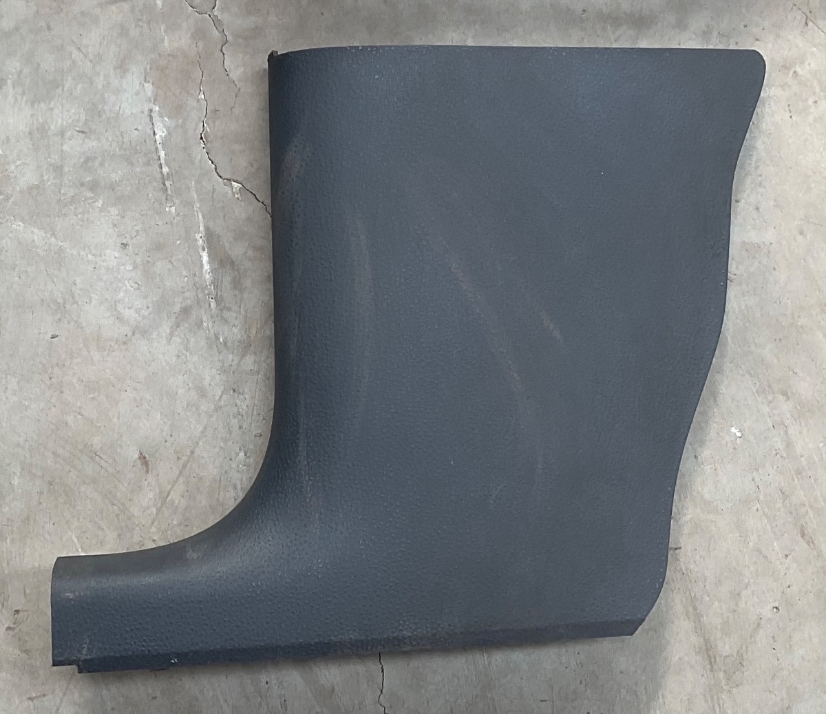 POLO VIVO LEFT LOWER A-PILLAR TRIM