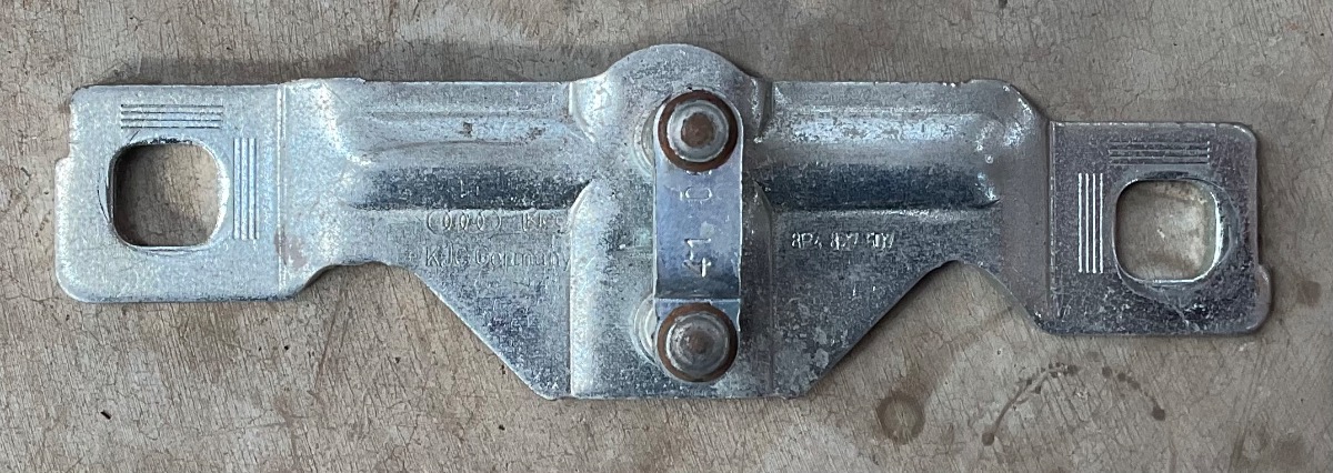 TT TAILGATE STRICKER PLATE