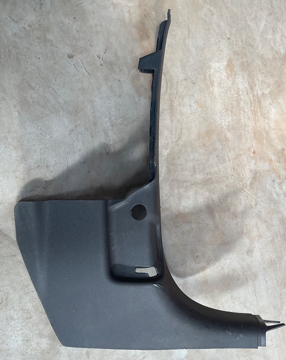 TT RIGHT FRONT LOWER KICK PANEL TRIM