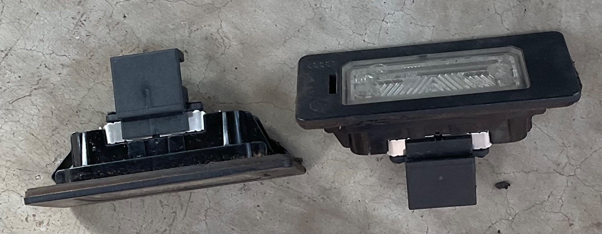TT REAR NUMBER PLATE LIGHT