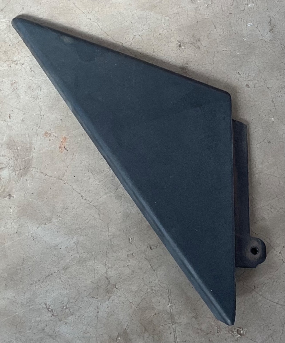 TT LEFT OUTER DOOR TRIM