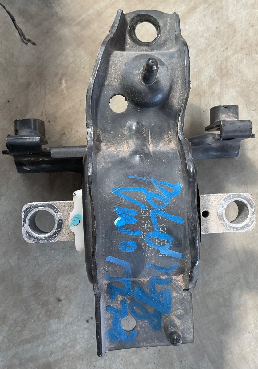 POLO VIVO 1.4 ENGINE MOUNTING