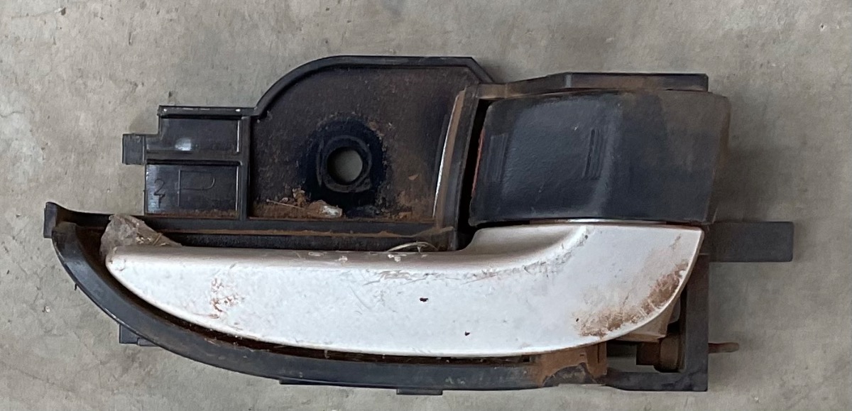 ETIOS CROSS RIGHT REAR INNER DOOR HANDLE
