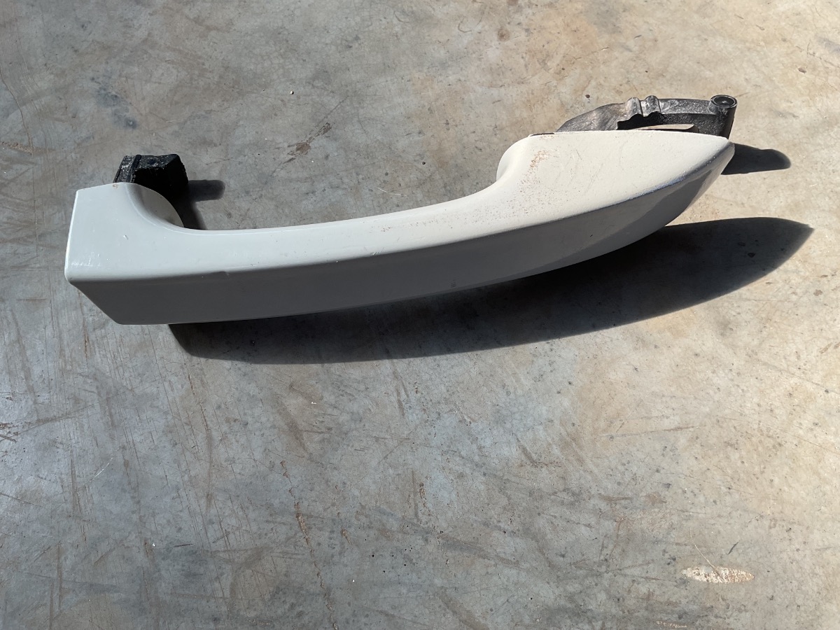 T CROSS RIGHT FRONT OUTER DOOR HANDLE