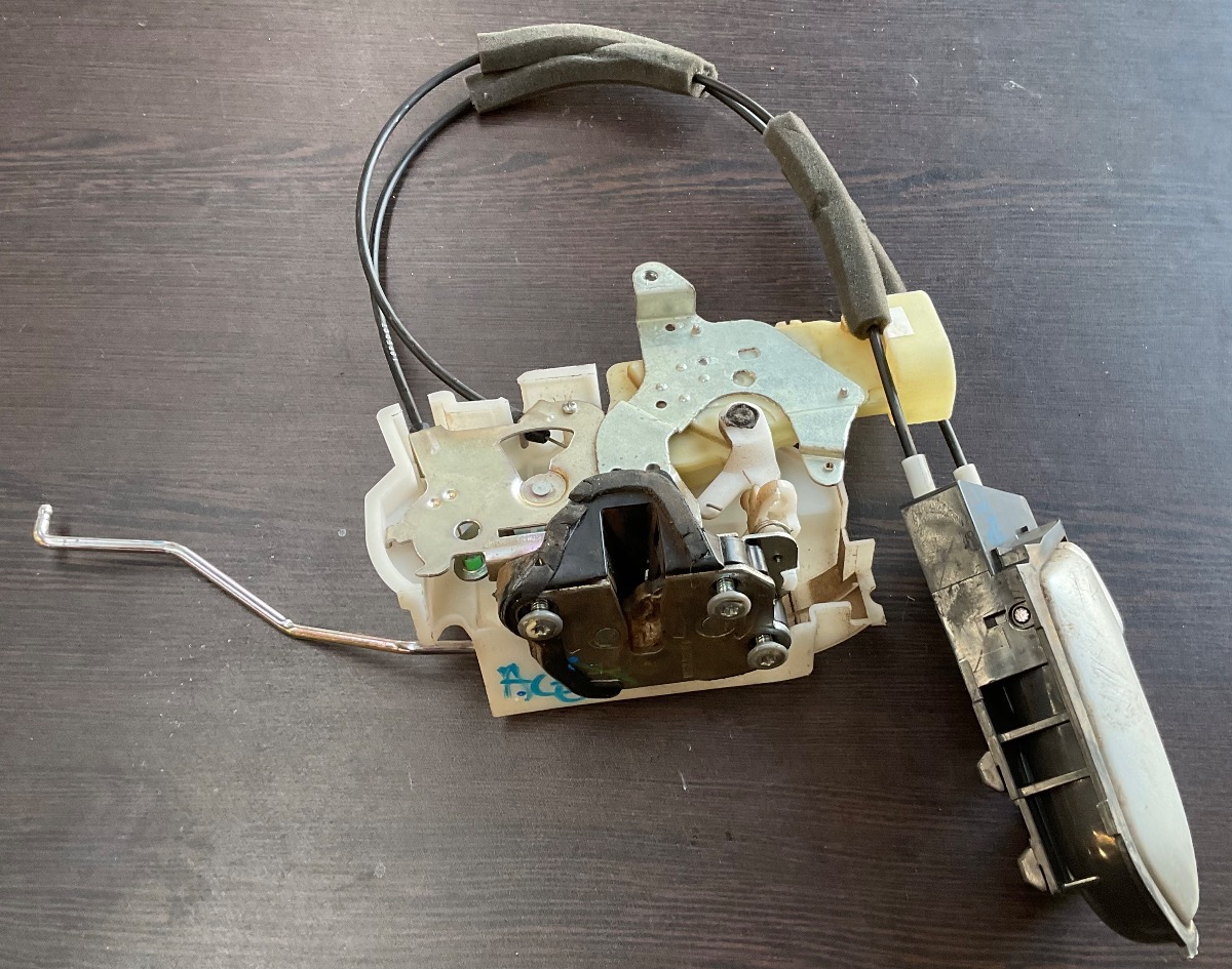 KB300 D-TEQ LEFT FRONT DOOR LOCK