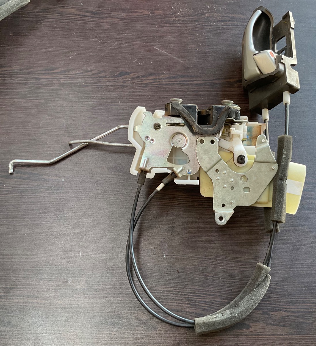 KB300 D-TEQ RIGHT FRONT DOOR LOCK