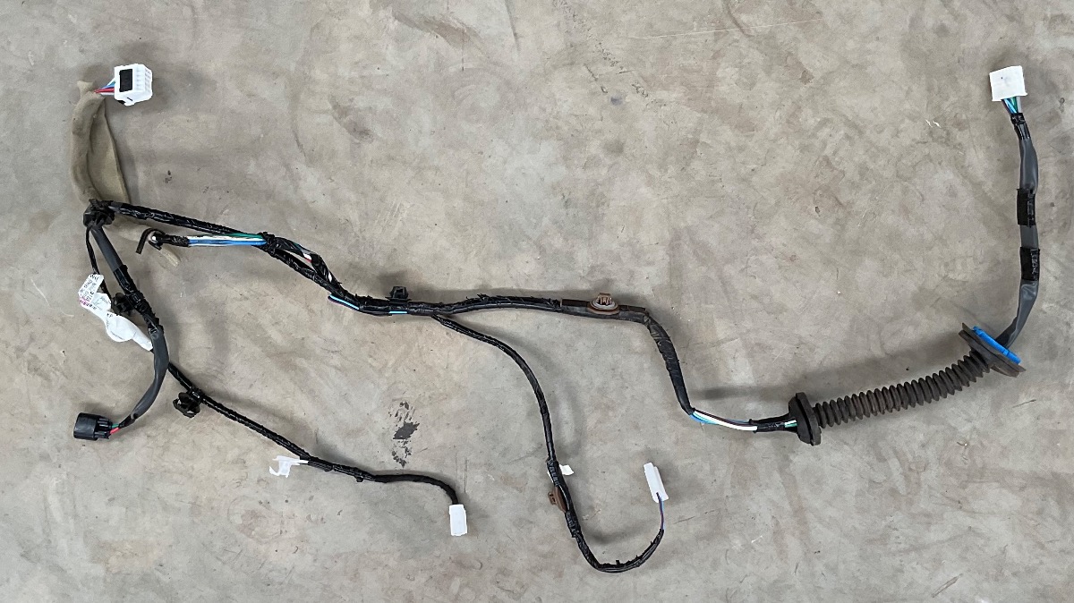STARLET RIGHT REAR DOOR WIRING