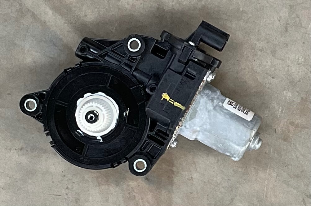 STARLET RIGHT REAR WINDOW MOTOR