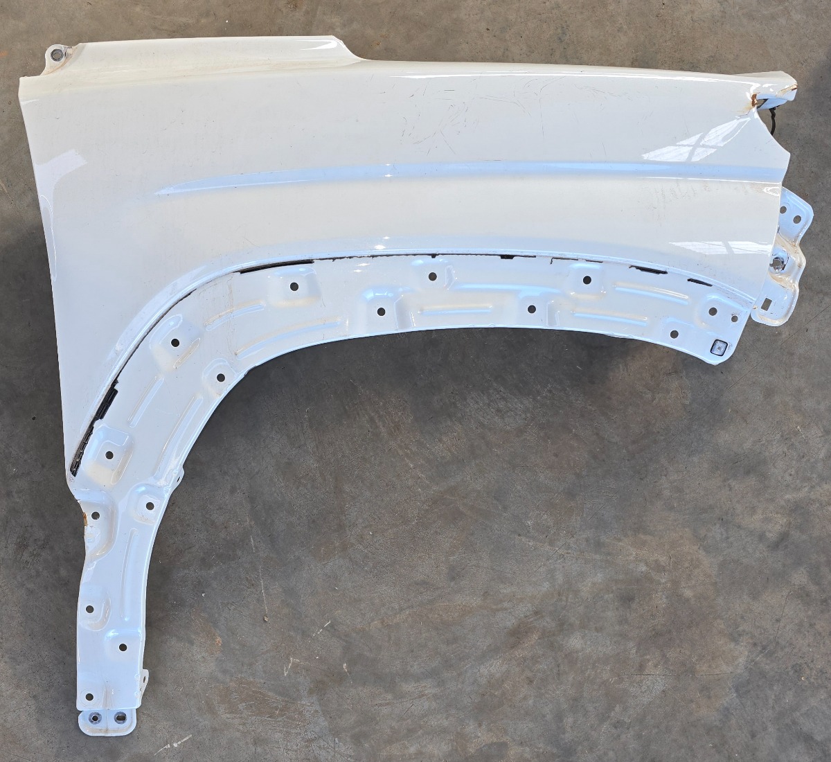 FRONX RIGHT FRONT FENDER (DAMAGED)