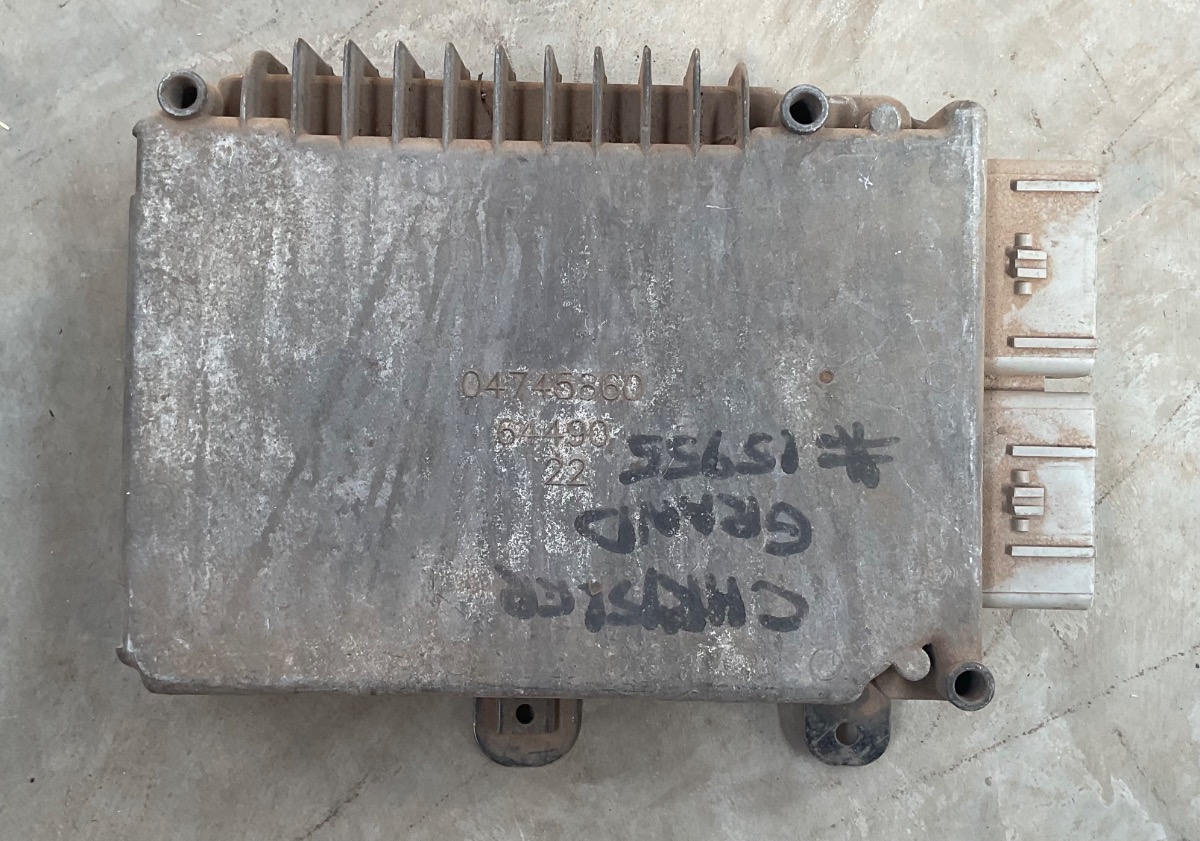 GRAND VOYAGER 3.3 LIMITED A/T ENGINE CONTROL UNIT - ECU