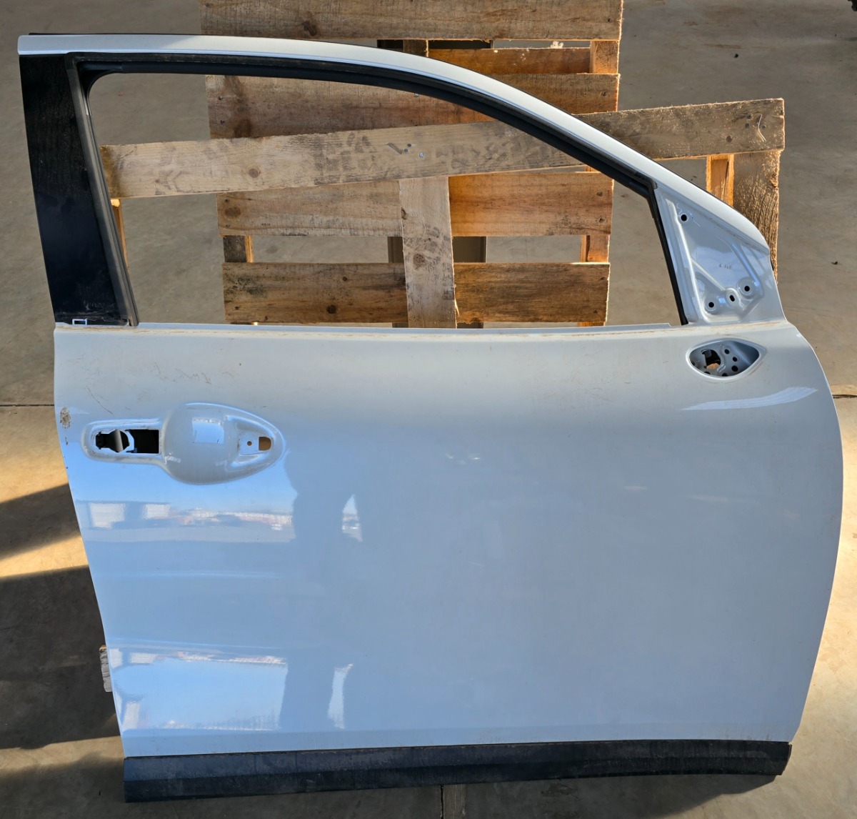 FRONX RIGHT FRONT DOOR SHELL WITH LOWER BEADING