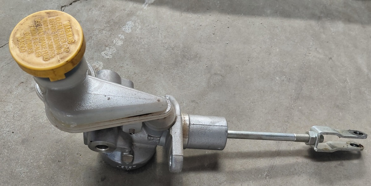 86 BRAKE MASTER CYLINDER