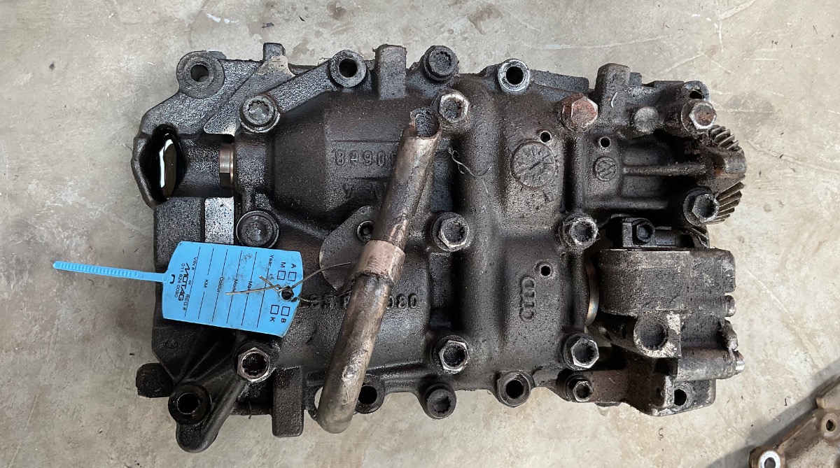 A4 2.0 TDI B8 OIL PUMP
