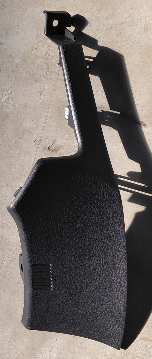 86 RIGHT LOWER DASH TRIM PANEL