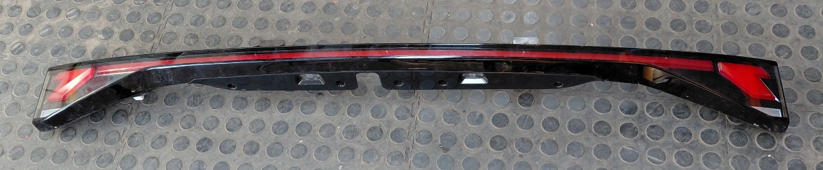 STARLET CROSS CENTRE TAIL LIGHT
