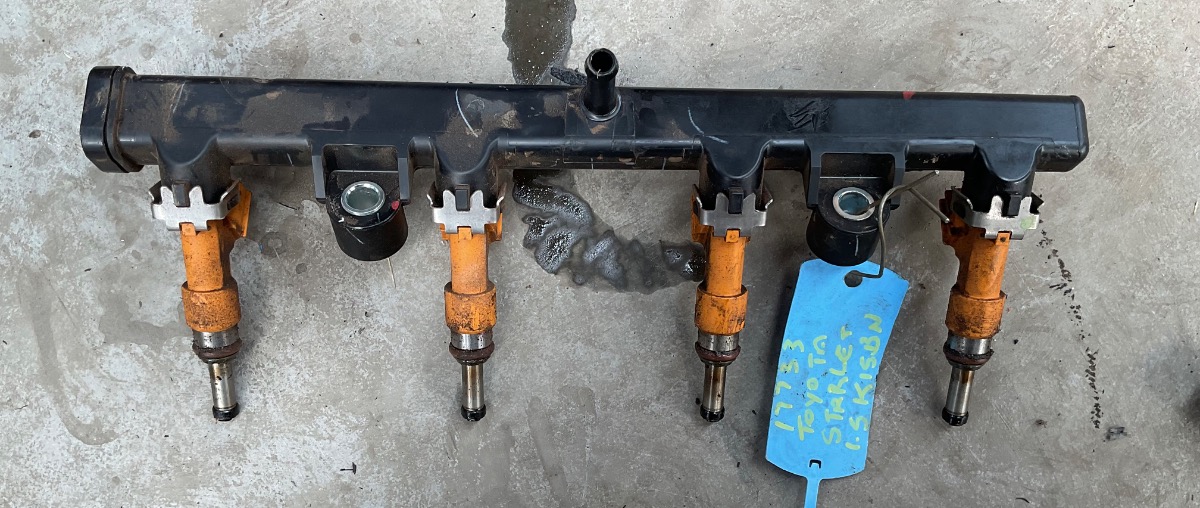 STARLET INJECTORS + RAIL
