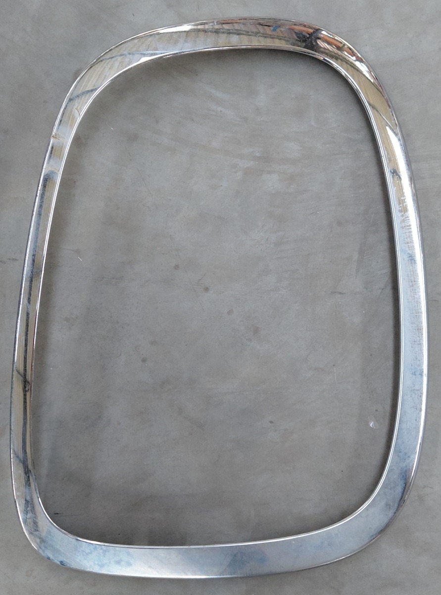 F56 RIGHT REAR TAIL LIGHT SURROUND