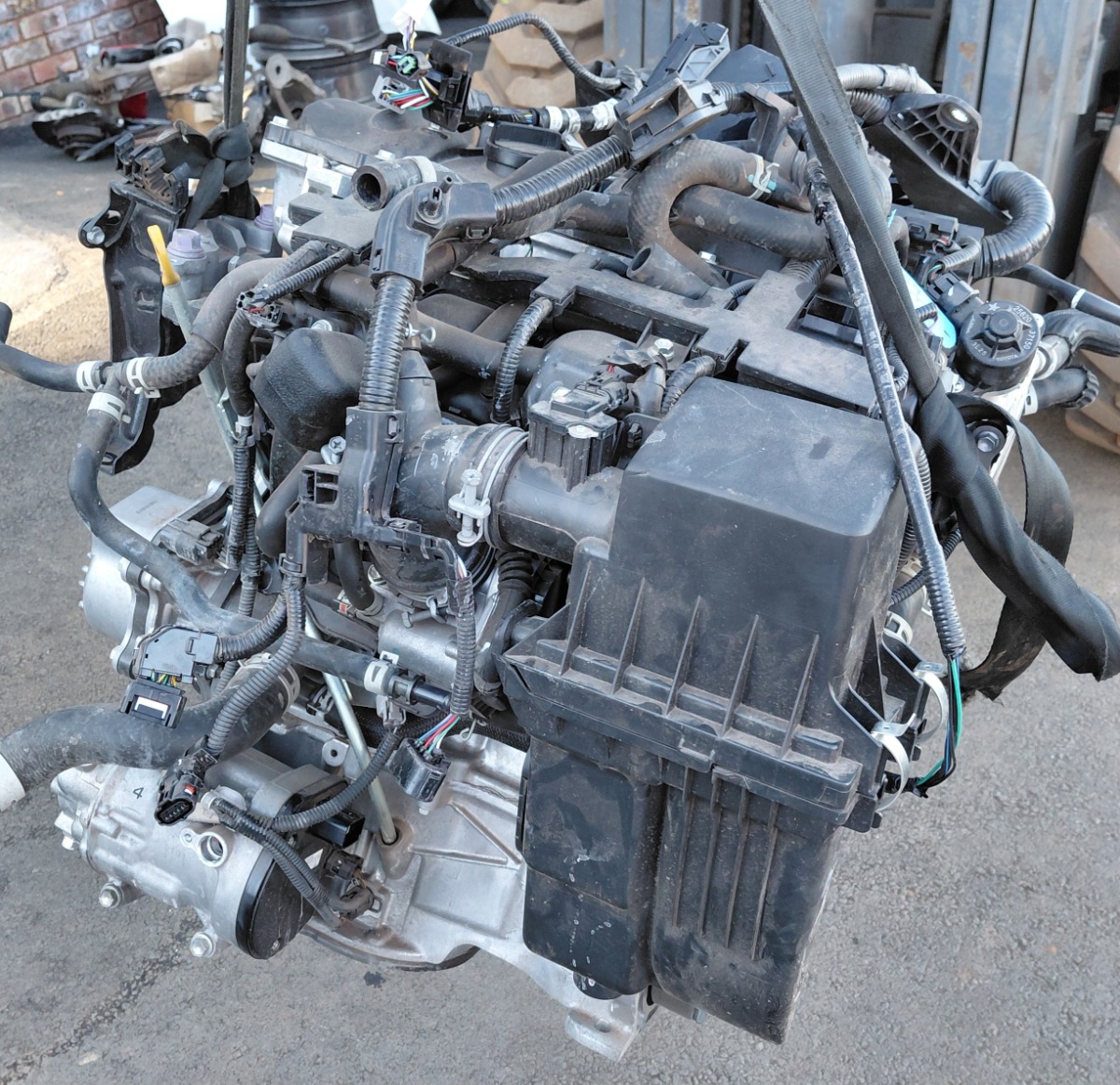 COROLLA CROSS 1.8I HYBRID ENGINE