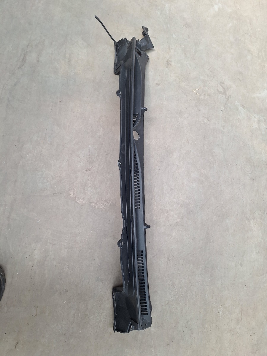 FRONX WIPER COWLING PANEL