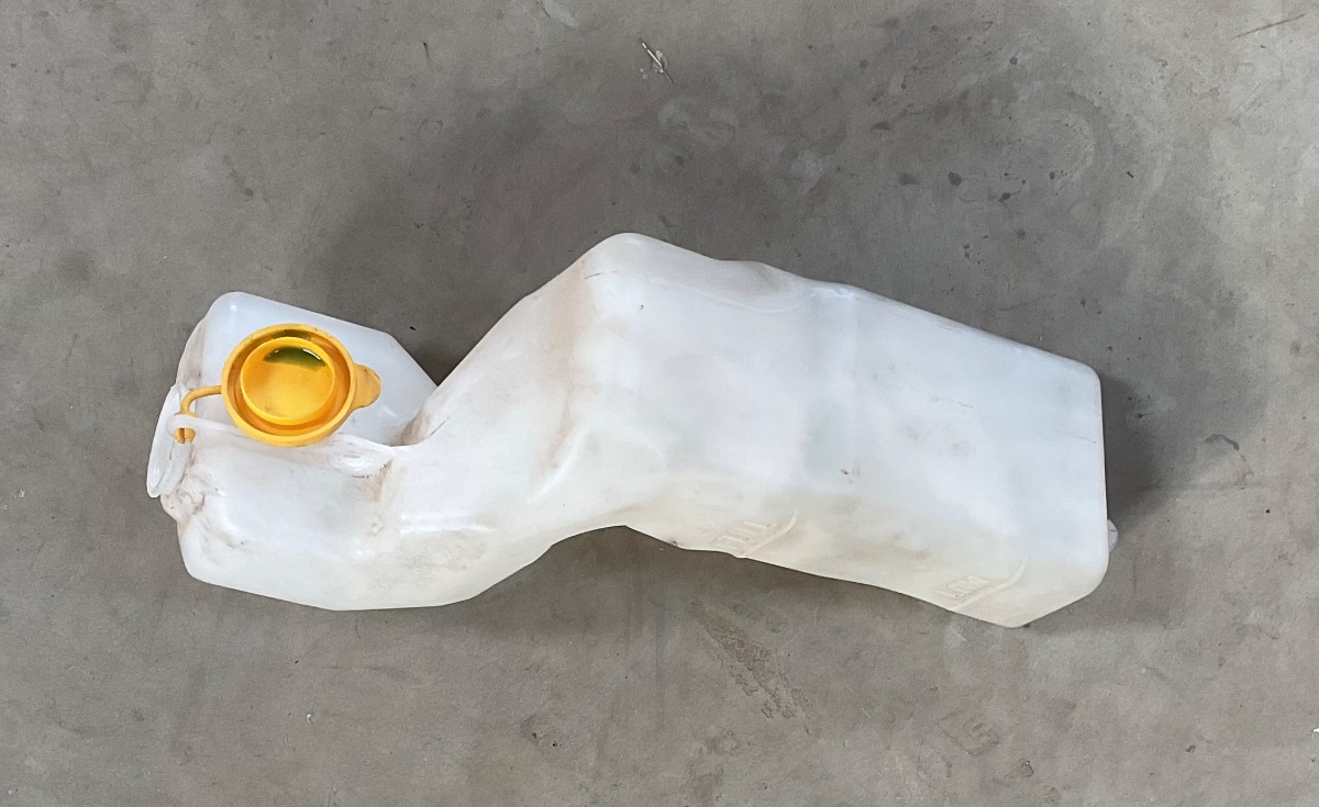 86 RADIATOR WATER BOTTLE