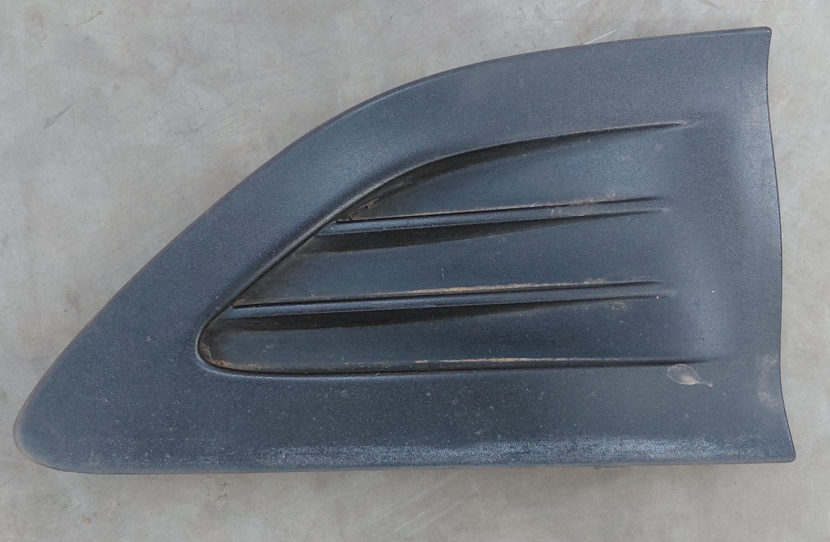 SANDERO RIGHT FRONT BUMPER GRILL