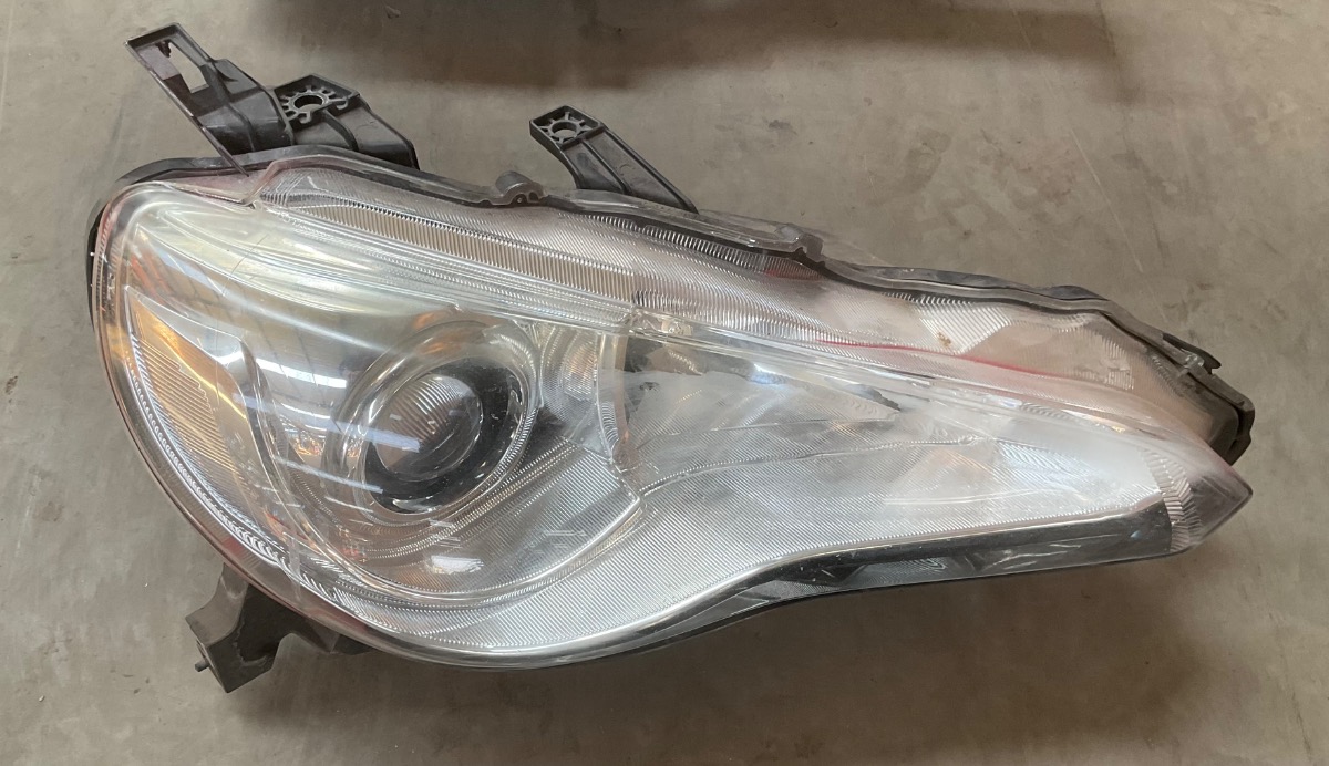 86 RIGHT HEADLIGHT