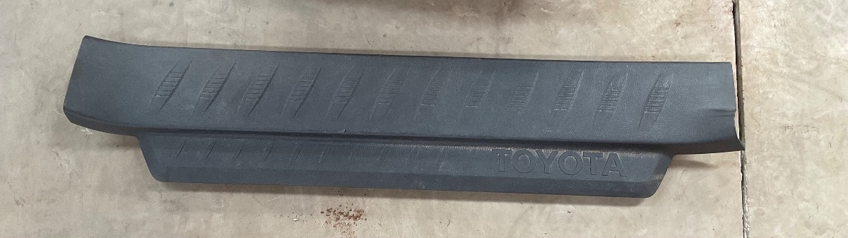 HILUX GD6 SINGLE CAB HIGH RAIDER LEFT INNER SILL COVER