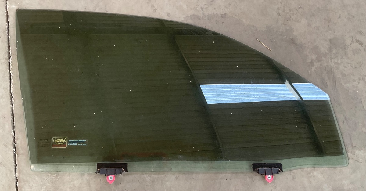 HILUX GD-6 S/C RIGHT DOOR GLASS