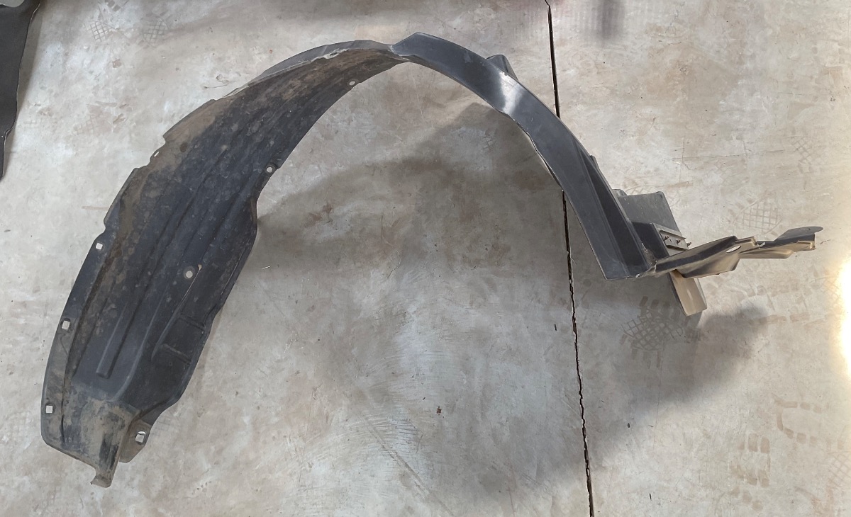 HILUX GD 6 RIGHT FRONT FENDER LINER