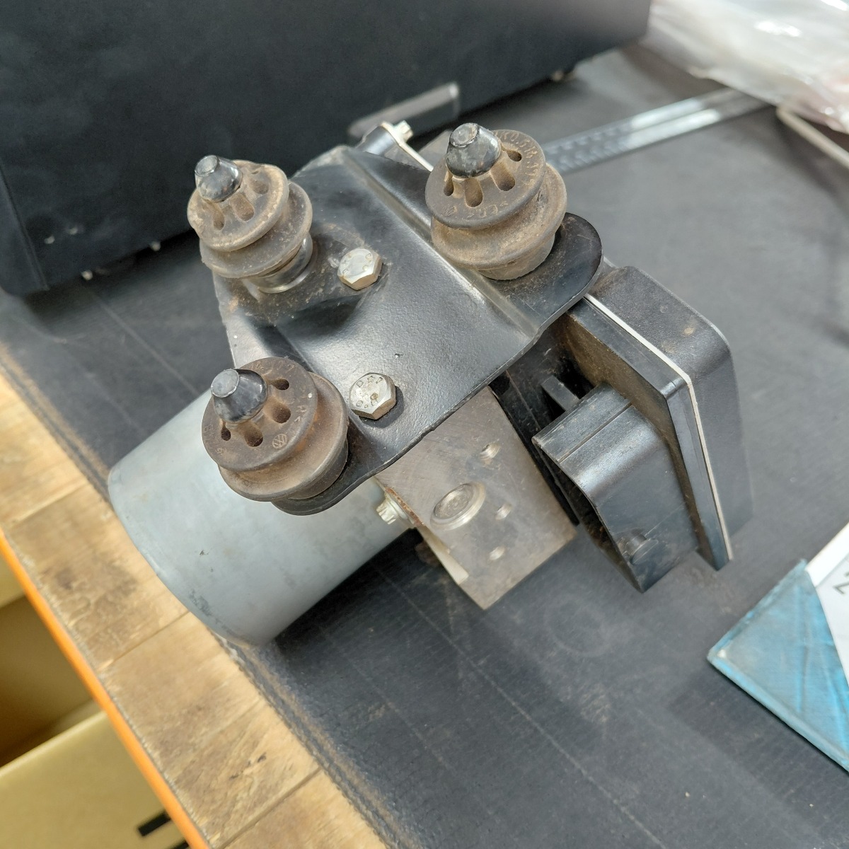 Q5 ABS PUMP