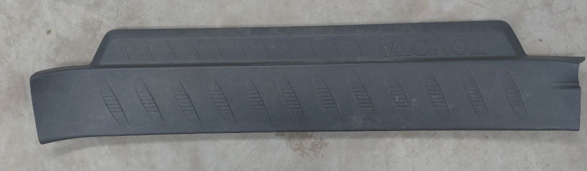HILUX GD Rocker Sill Panel Cover Right