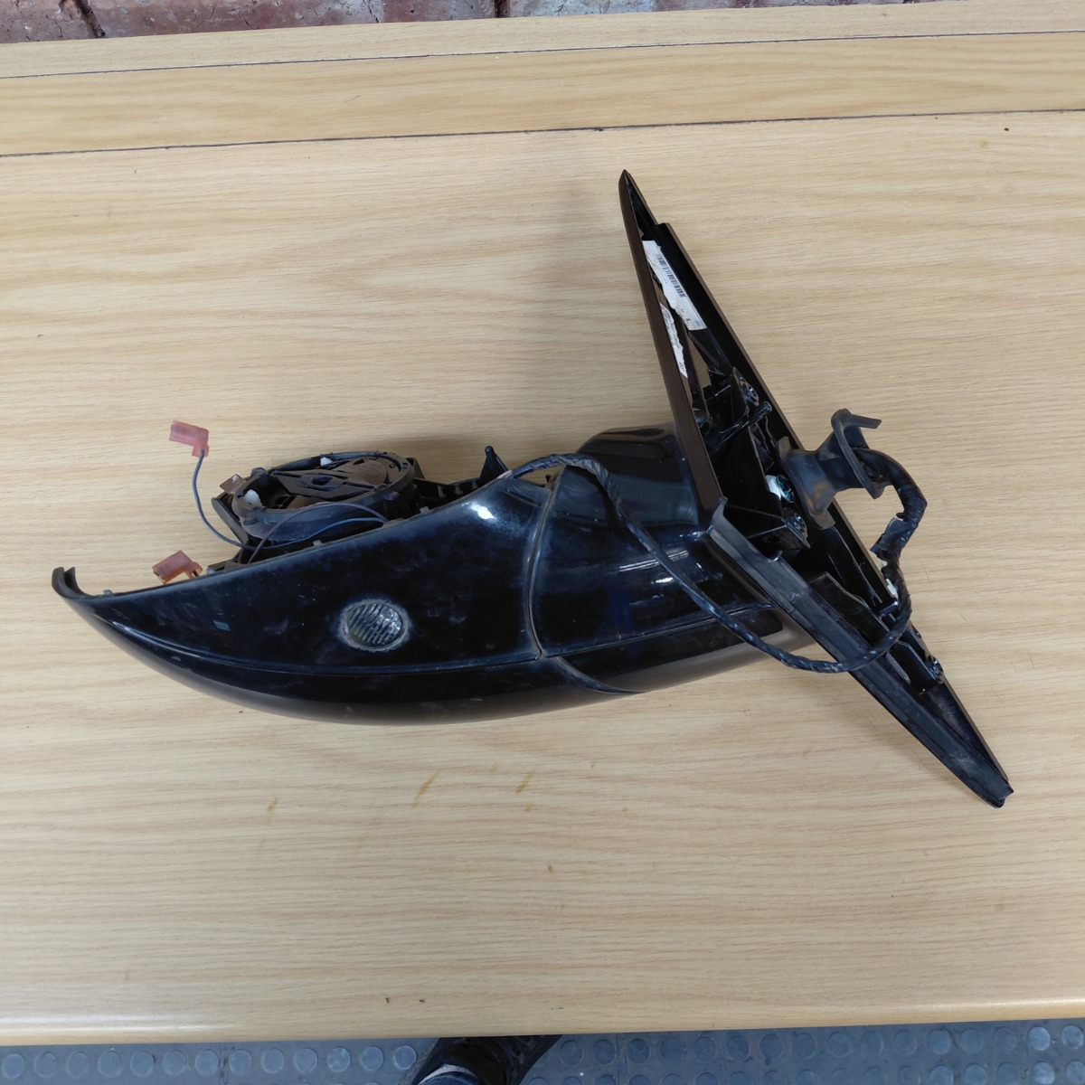 Q5 Mirror Housing Support Left Front