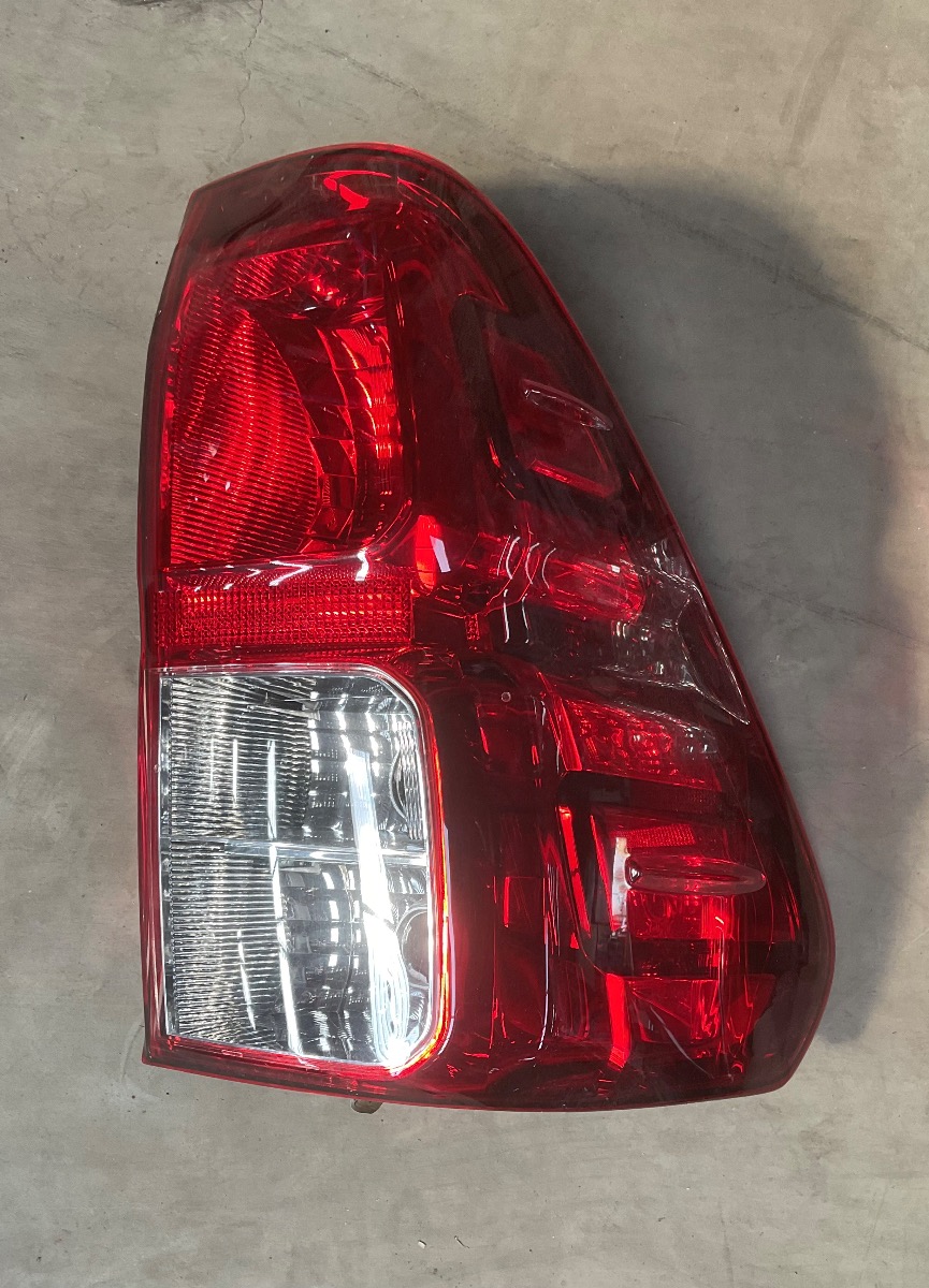HILUX GD6 RIGHT REAR TAIL LIGHT