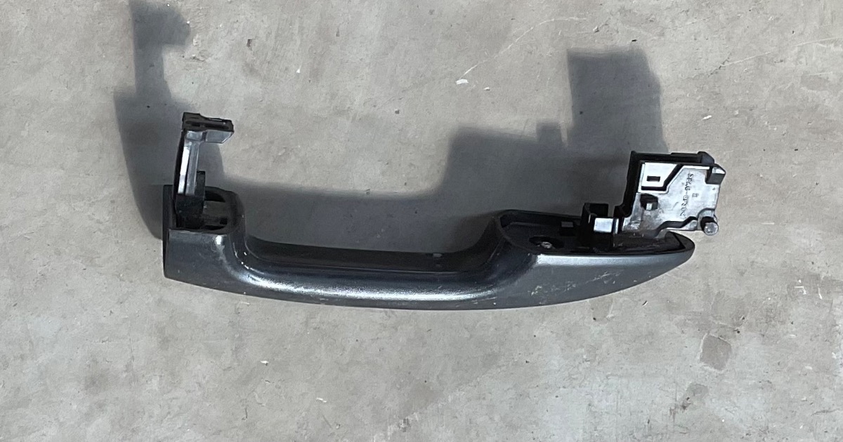 HILUX GD RIGHT FRONT OUTER DOOR HANDLE