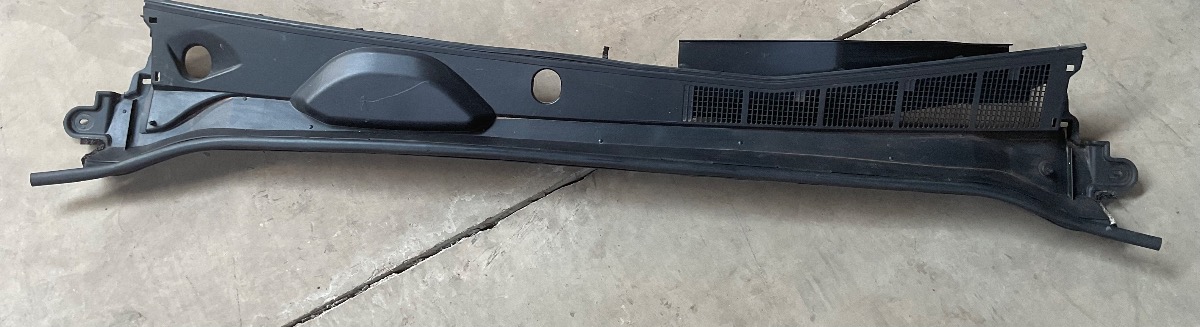 HILUX GD WINDSCREEN COWLING
