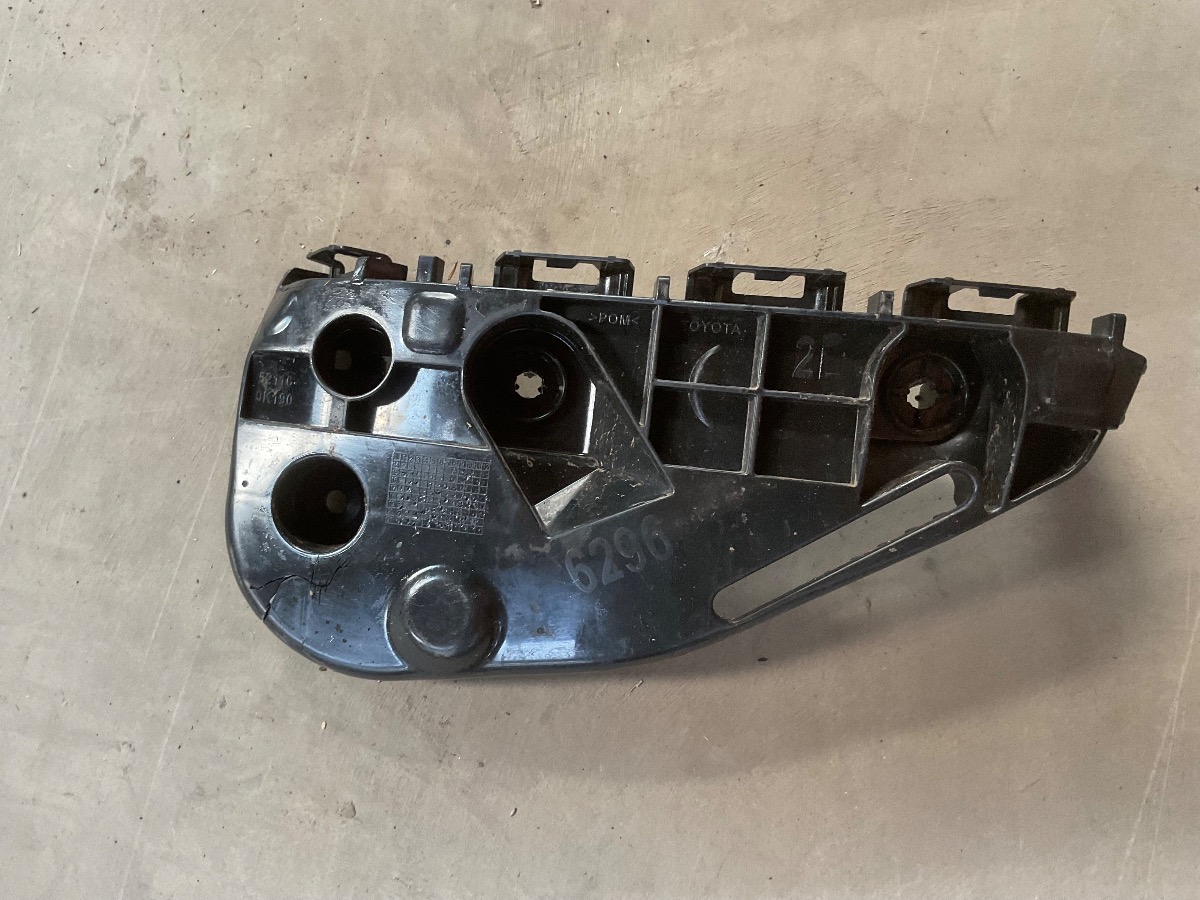HILUX GD RIGHT FRONT BUMPER SLIDE