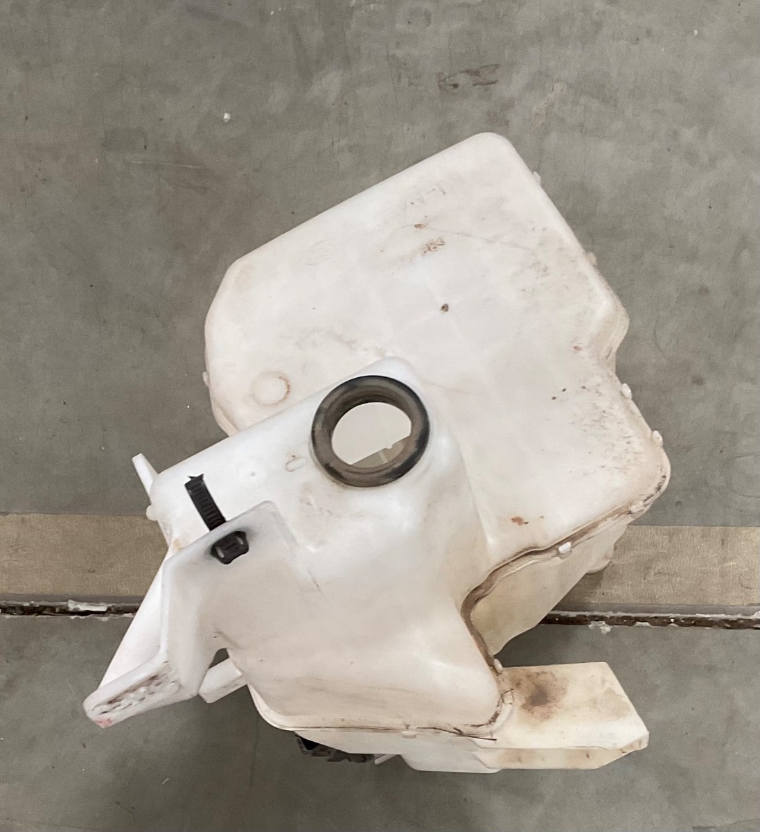 86 WINDSCREEN WASHER BOTTLE