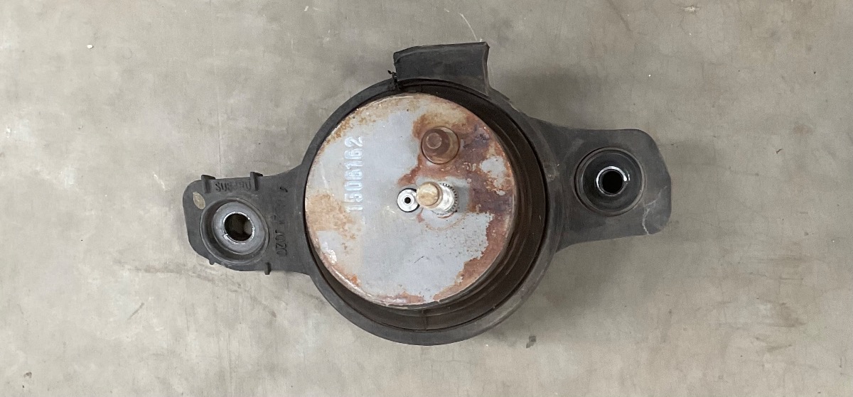 86 RIGHT ENGINE MOUNTING