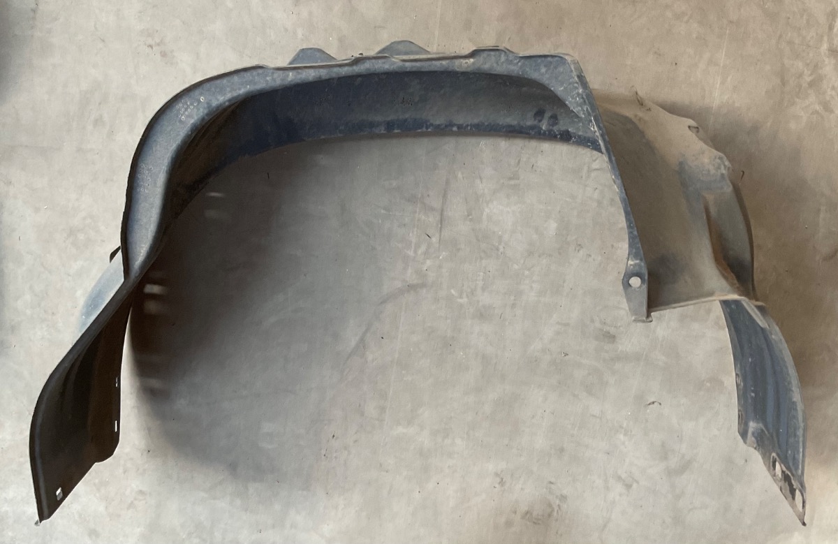 HILUX GD RIGHT REAR FENDER LINER
