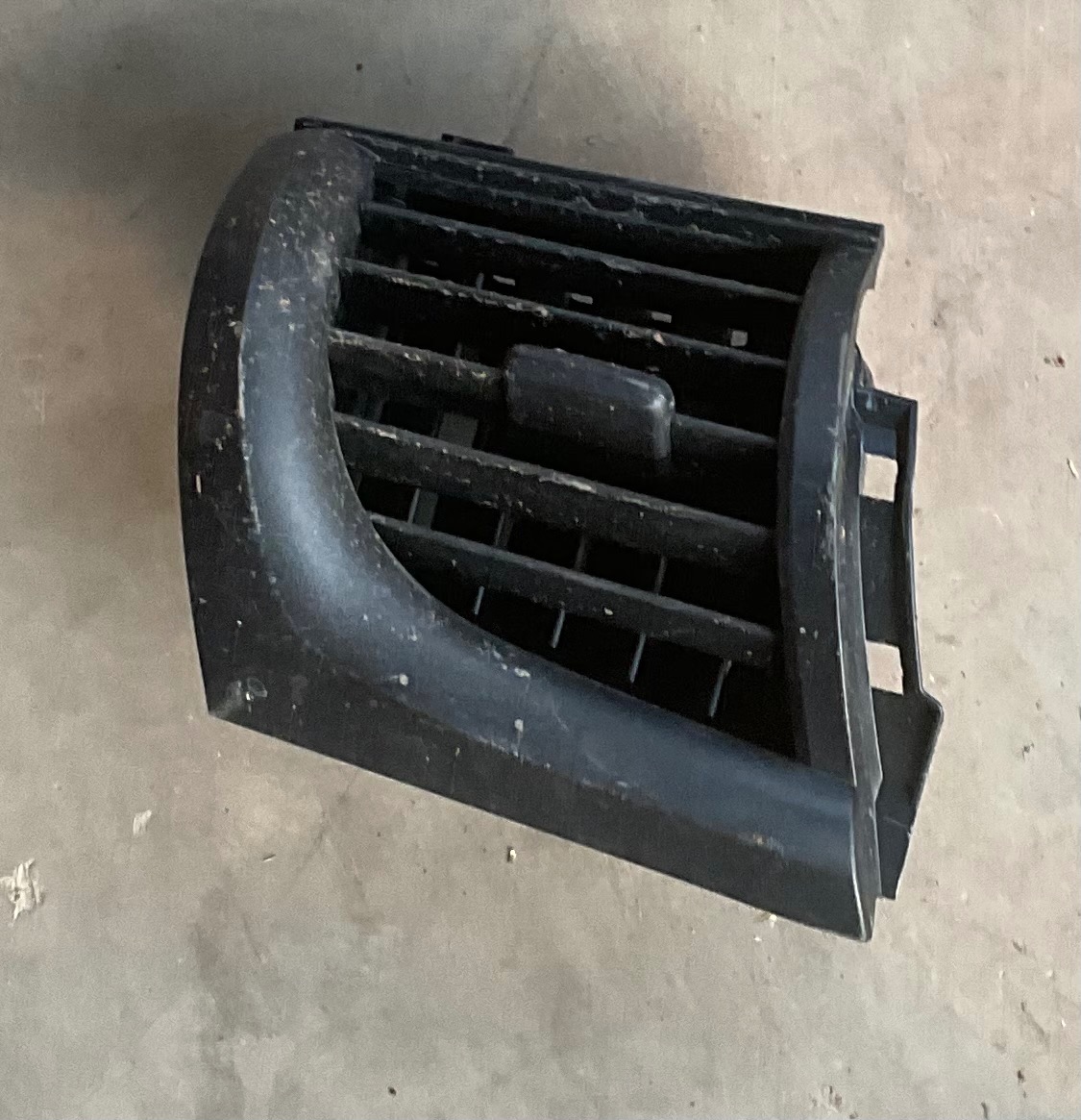 HILUX GD LEFT DASH AIR VENT