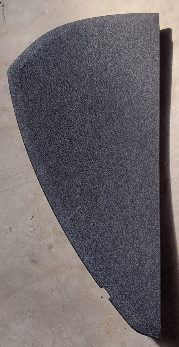 Q5 RIGHT DASH CLOSING COVER