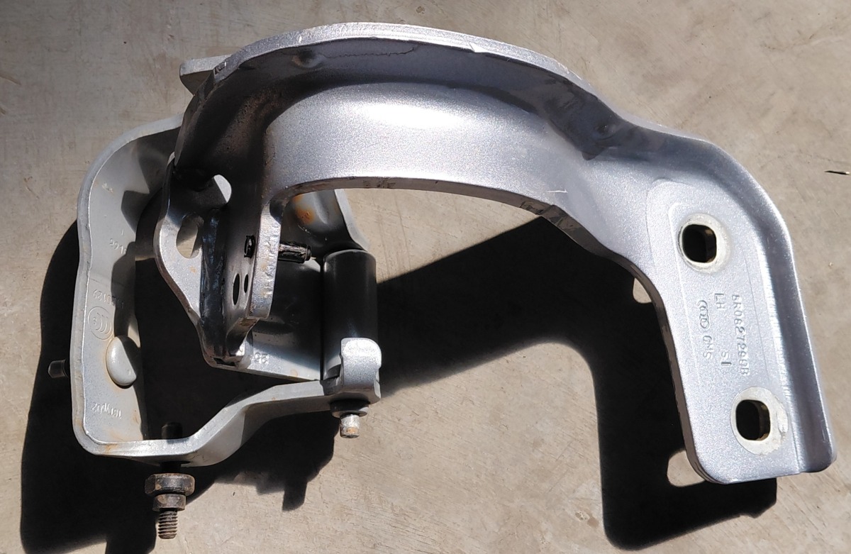 Q5 Tailgate Left Hinge Assembly