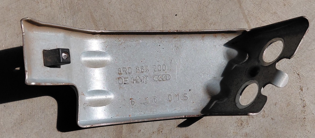 Q5 RIGHT TAILGATE BRACKET